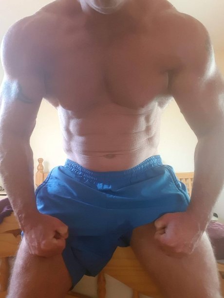 Photo nue de fuite OnlyFans de Muscle Daddy