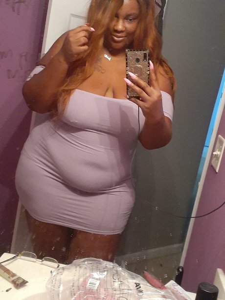Photo nue de fuite OnlyFans de Glam Amazon