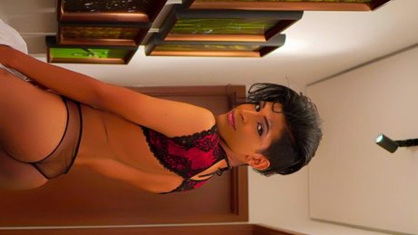 Photo nue de fuite OnlyFans de Santrosa