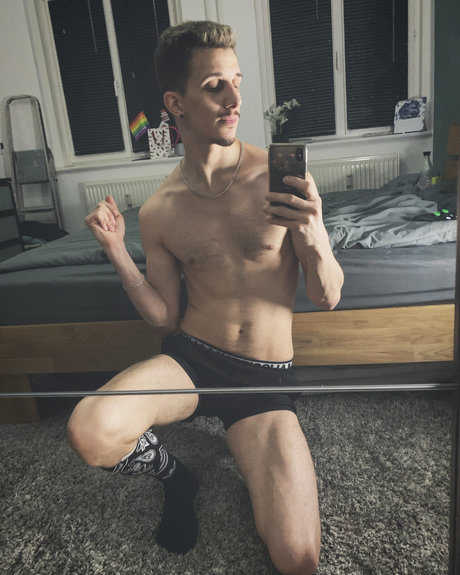 Photo nue de fuite OnlyFans de Saschdimond