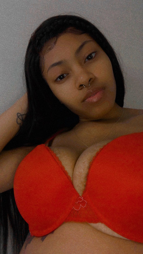 Photo nue de fuite OnlyFans de Prettylightskinn