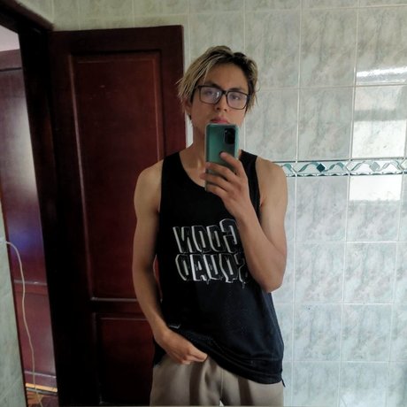 Photo nue de fuite OnlyFans de Byron