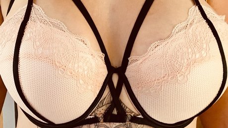 Photo nue de fuite OnlyFans de Sweet Hunni 38gssss Of Fun 
