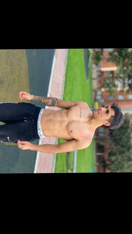 Photo nue de fuite OnlyFans de Santiago Quevedo