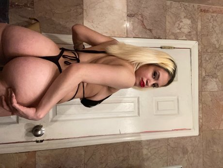 Photo nue de fuite OnlyFans de Layla Lee 