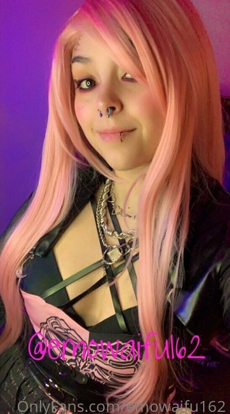 Photo nue de fuite OnlyFans de Emowaifu162