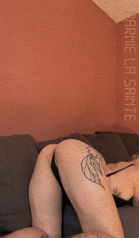 Photo nue de fuite OnlyFans de Saintemarnie