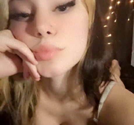 Photo nue de fuite OnlyFans de Mollysfantasy