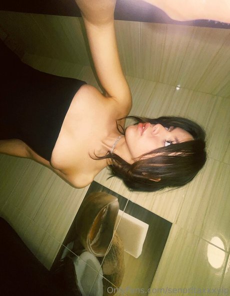 Photo nue de fuite OnlyFans de Vvelliciiavip