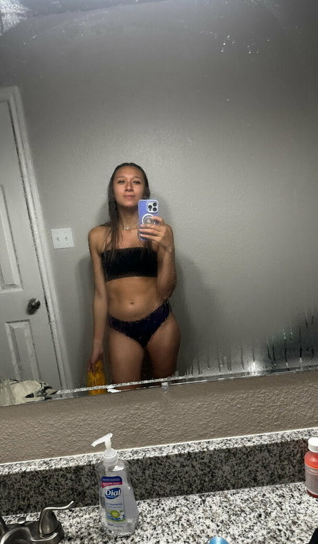 Photo nue de fuite OnlyFans de Nikita Crump