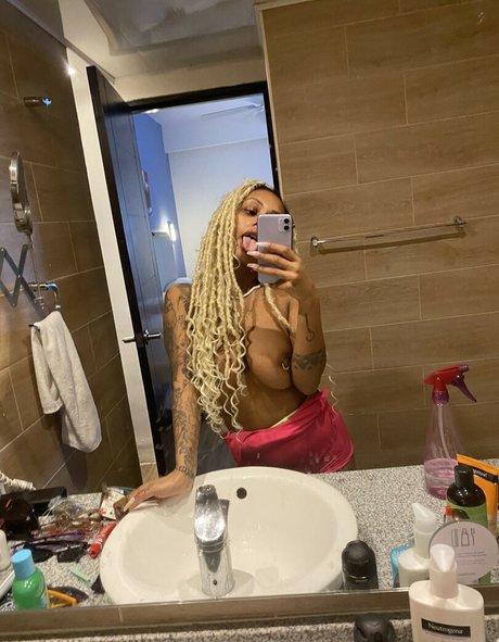 Photo nue de fuite OnlyFans de Softnunu