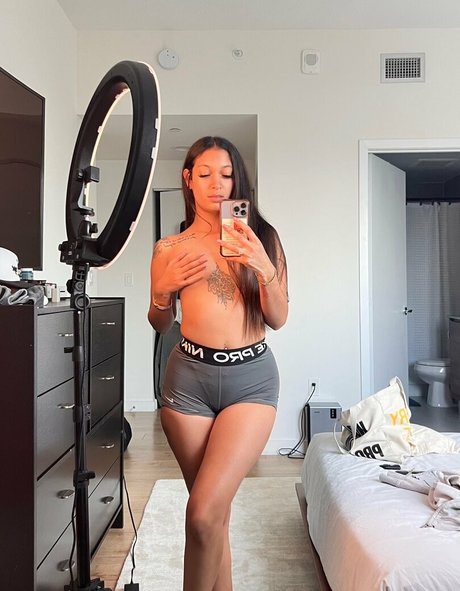 Photo nue de fuite OnlyFans de Celinaxoxo