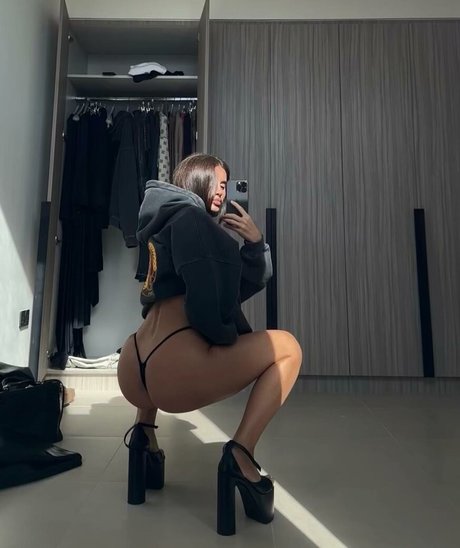 Photo nue de fuite OnlyFans de Alinagarage