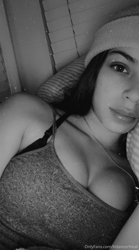 Photo nue de fuite OnlyFans de Lildancerfreak
