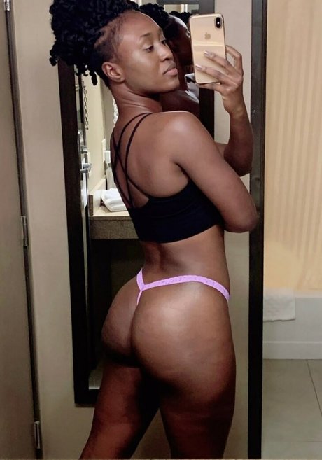 Photo nue de fuite OnlyFans de Queen Aminata