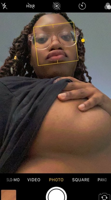 Photo nue de fuite OnlyFans de Blaxkbunny