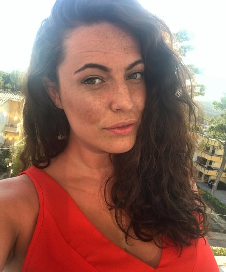 Lauren R
