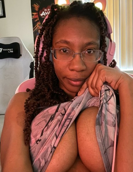 Photo nue de fuite OnlyFans de Strawberrybubbles