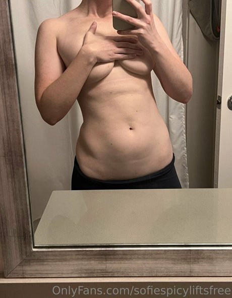 Photo nue de fuite OnlyFans de Thetoplesstrainer