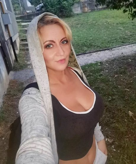 Photo nue de fuite OnlyFans de Berina Fati