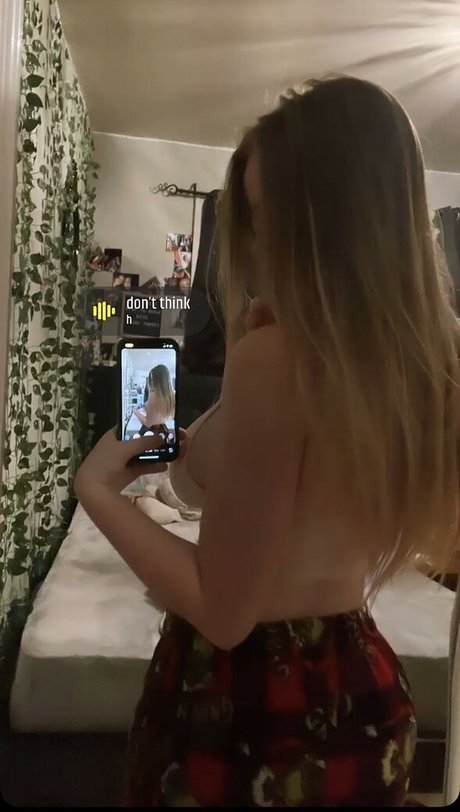 Photo nue de fuite OnlyFans de Hailey Frizzell