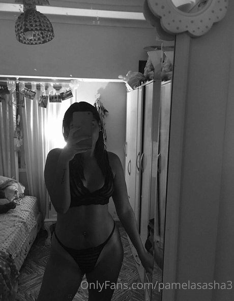 Photo nue de fuite OnlyFans de Pamelasasha3