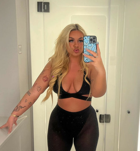 Photo nue de fuite OnlyFans de Beth Macdonald