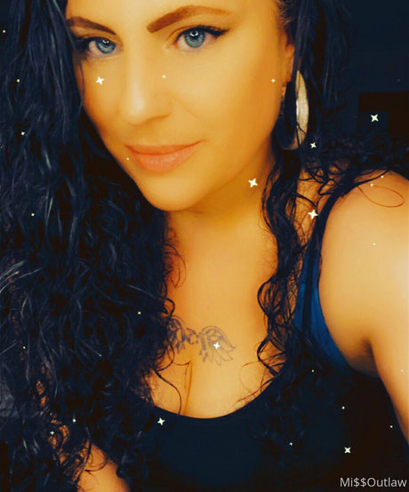 Photo nue de fuite OnlyFans de Missoutlawakaladyk