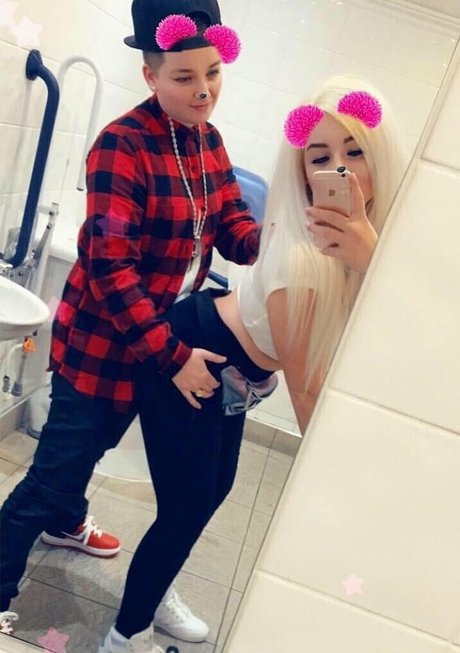 Photo nue de fuite OnlyFans de Reallesbiansx