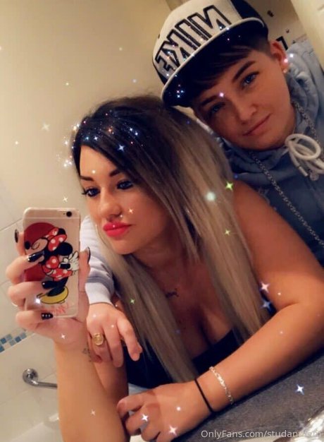 Photo nue de fuite OnlyFans de Reallesbiansx
