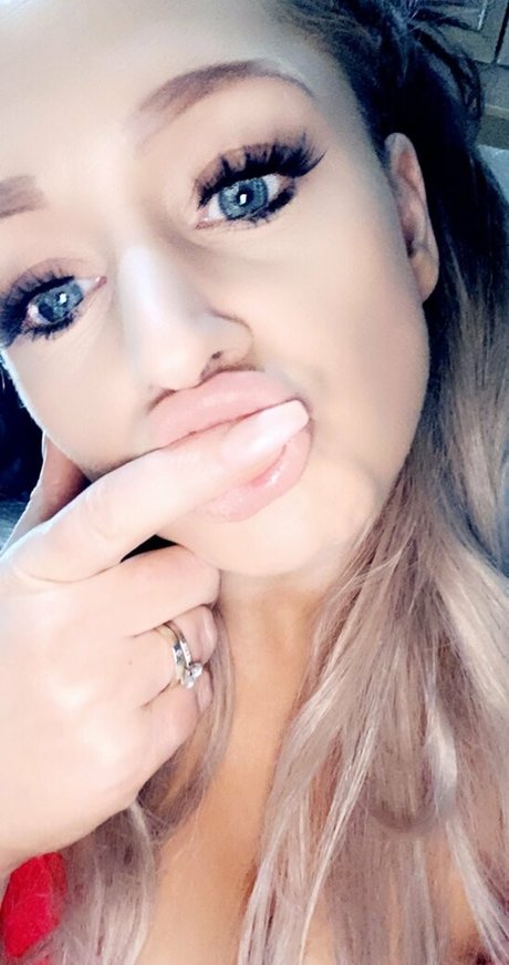 Photo nue de fuite OnlyFans de Hotmumskyler
