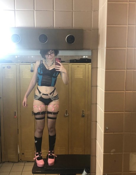 Photo nue de fuite OnlyFans de Leez