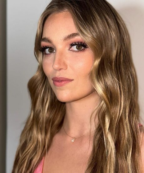 Lili Simmons