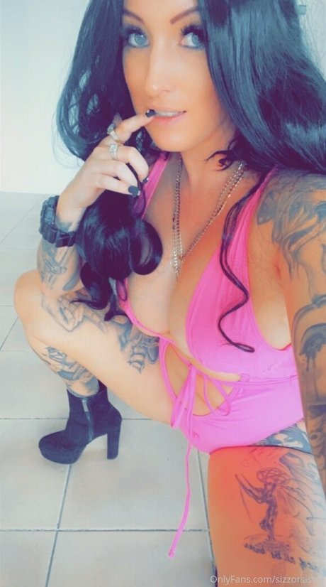 Photo nue de fuite OnlyFans de Sizzorsister