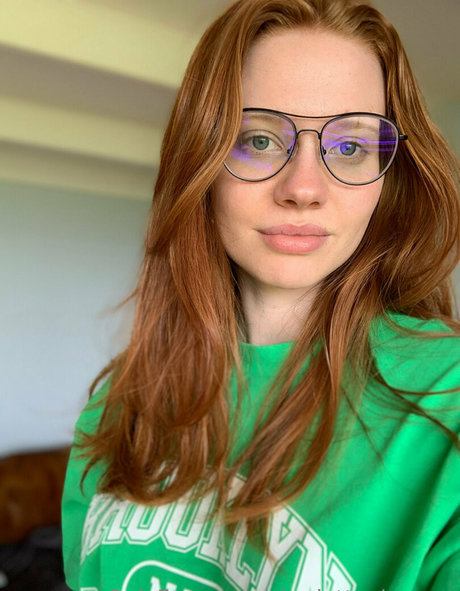 Photo nue de fuite OnlyFans de Charlotteglowsup