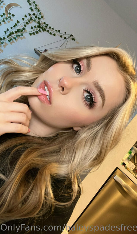 Photo nue de fuite OnlyFans de Haleyspadesfree