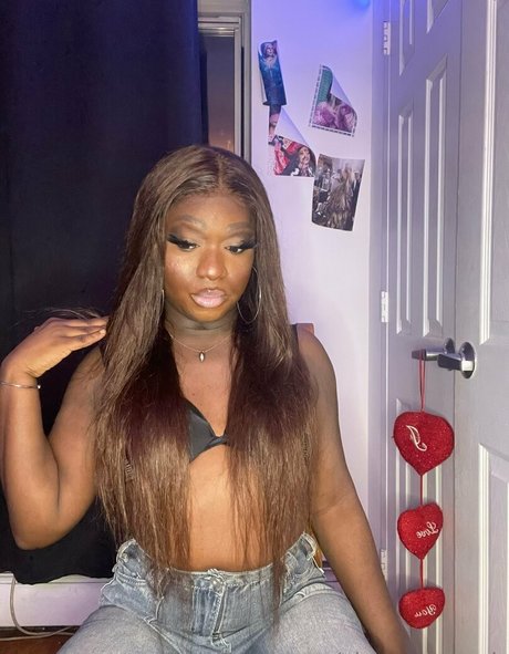 Photo nue de fuite OnlyFans de Sissyserayah