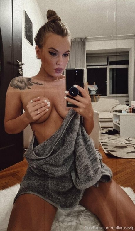 Photo nue de fuite OnlyFans de Dolly Rose