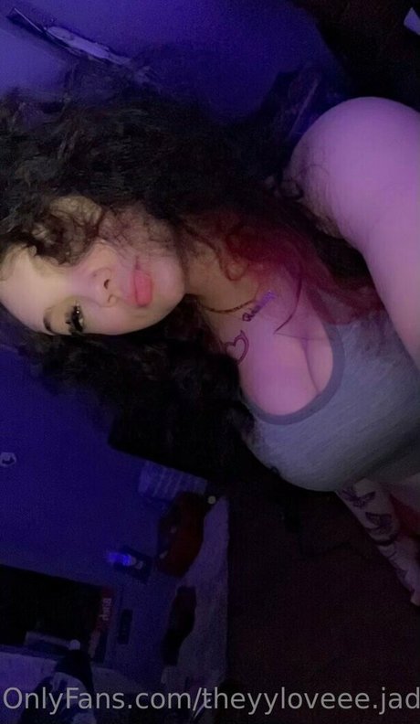 Photo nue de fuite OnlyFans de Theyyloveeejadahh