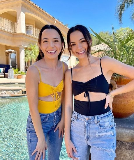 Photo nue de fuite OnlyFans de Merrell Twins