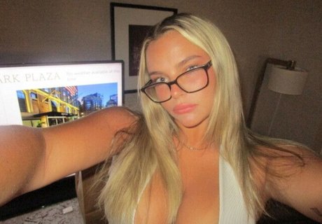 Photo nue de fuite OnlyFans de Lola Dubrul