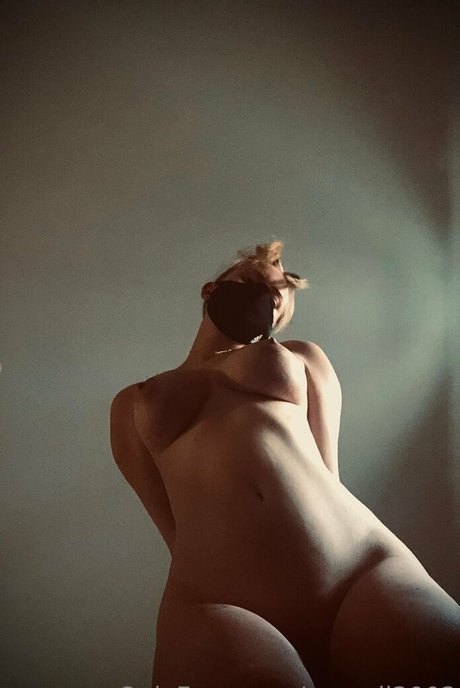 Photo nue de fuite OnlyFans de Monali2002