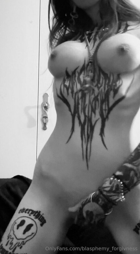 Photo nue de fuite OnlyFans de Blasphemyforgivness