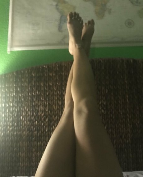 Xteenytinyfeetx
