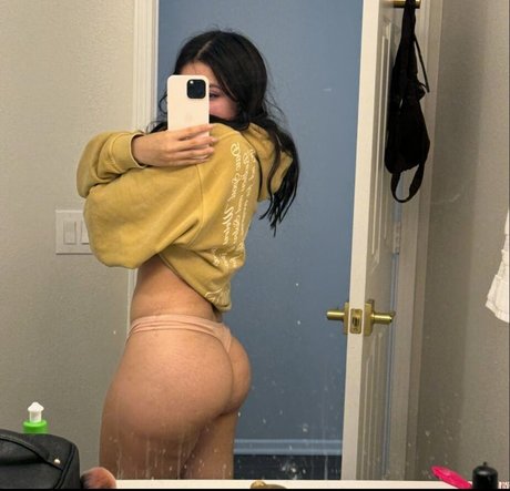 Photo nue de fuite OnlyFans de Ur6moms9favs