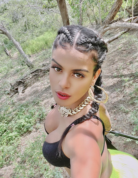 Photo nue de fuite OnlyFans de Yeraldincom1oficial