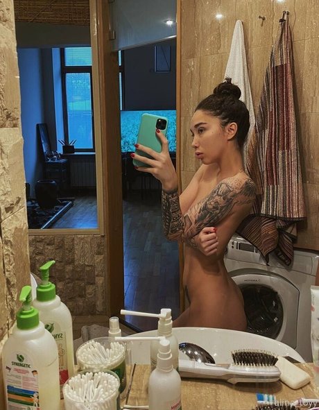 Photo nue de fuite OnlyFans de Polinamolly