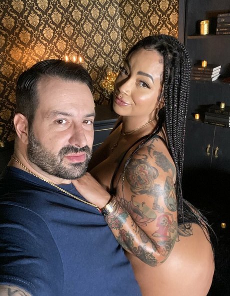 Photo nue de fuite OnlyFans de Bjrawcom  Gotfilledcom