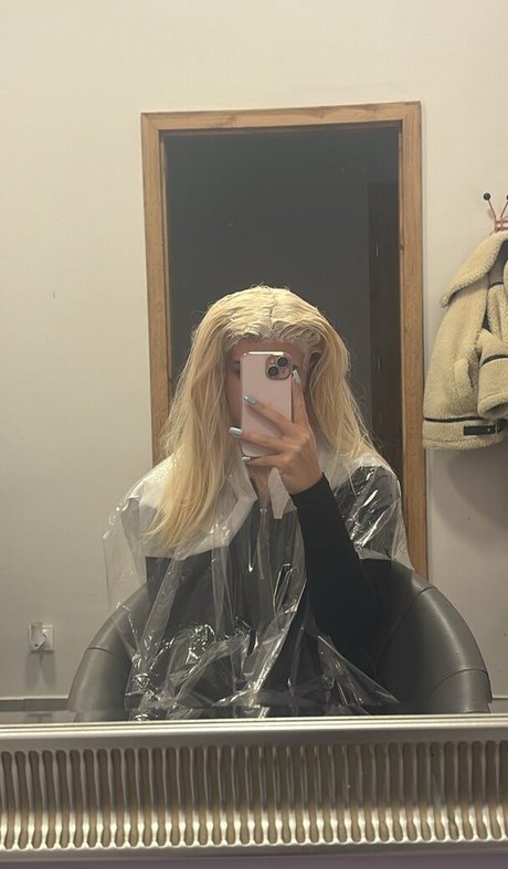 Photo nue de fuite OnlyFans de Littletinyblonde