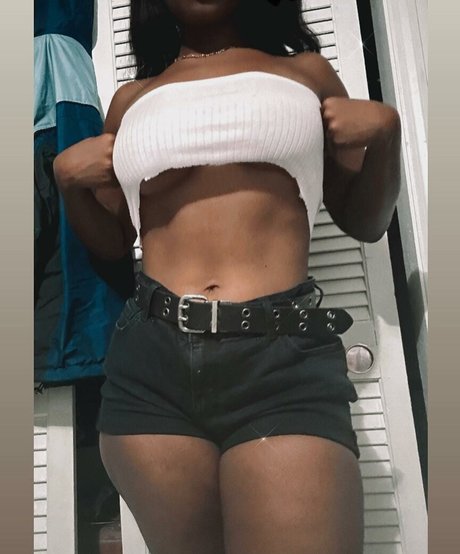 Photo nue de fuite OnlyFans de Niyahmoeye
